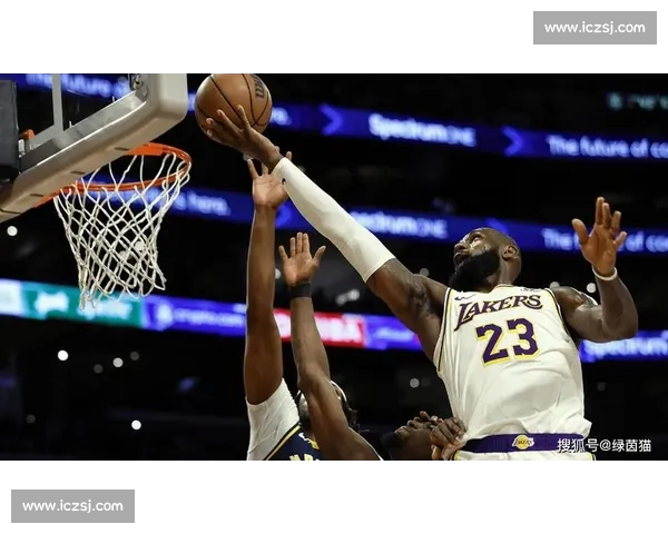 湖人队迎战勇士队,詹姆斯带领球队力争季后赛席位,火花四溅精彩不断 湖人队迎战勇士队,詹姆斯带领球队力争季后赛席位,火花四溅精彩不断